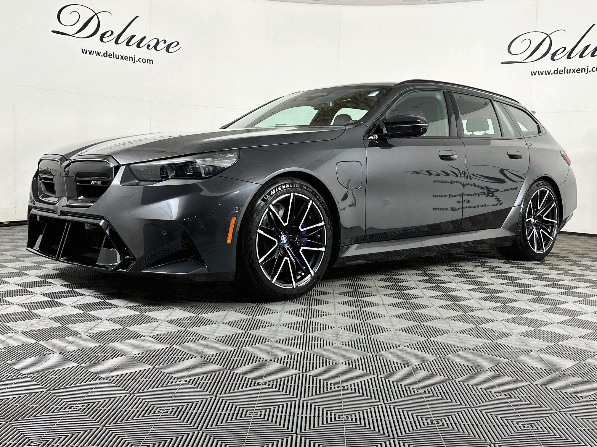 Used 2025 BMW M5 Touring w/ M Driver's Package AWD/4WD image 3