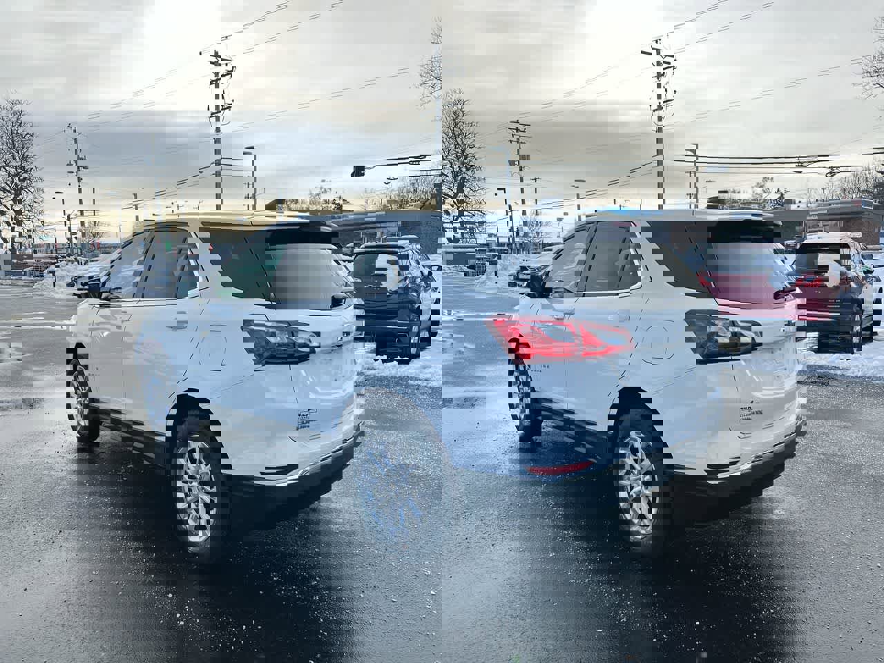 Used 2020 Chevrolet Equinox LT w/ Driver Convenience Package image 11