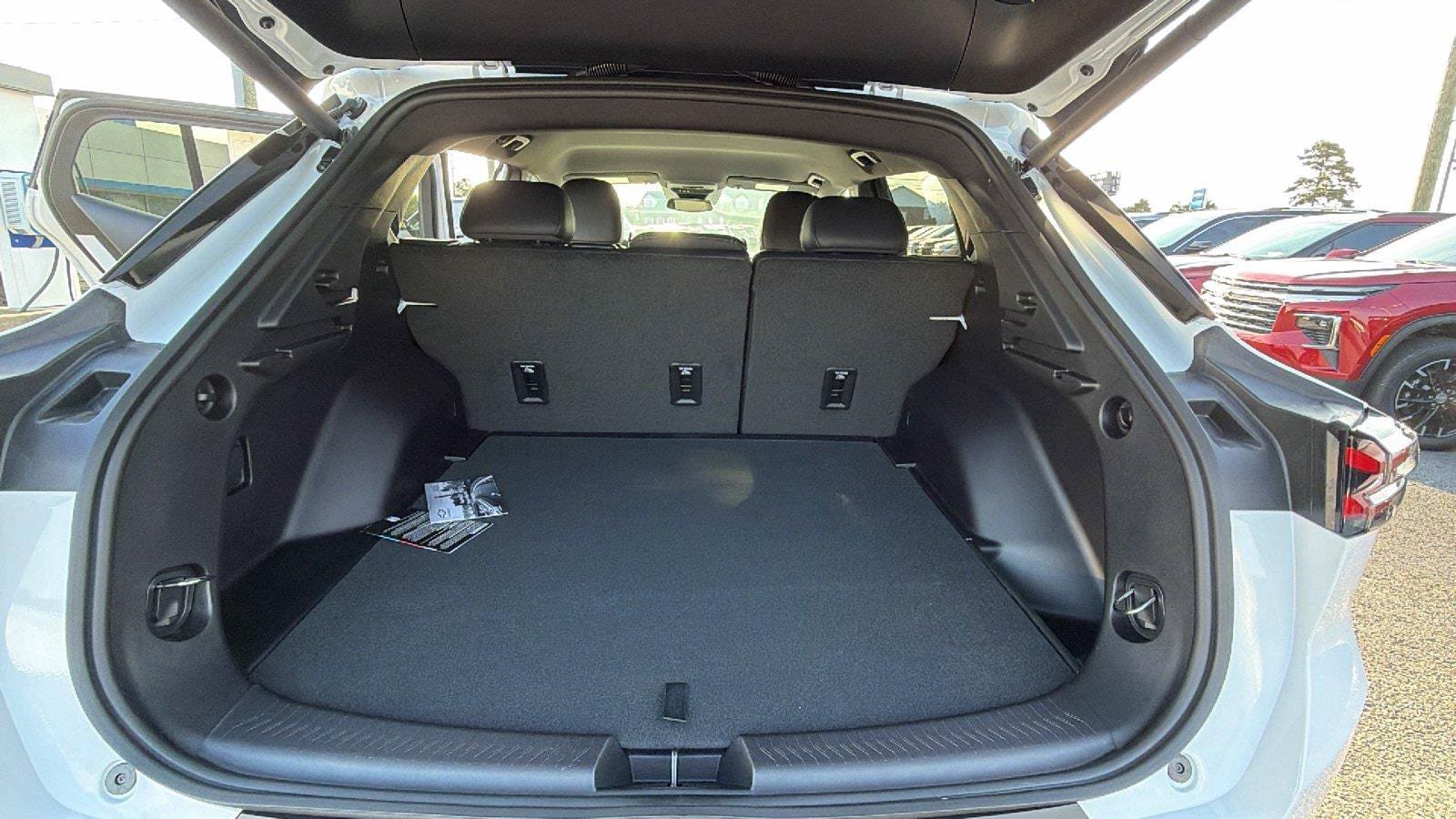 New 2026 Chevrolet Equinox EV LT FWD image 12