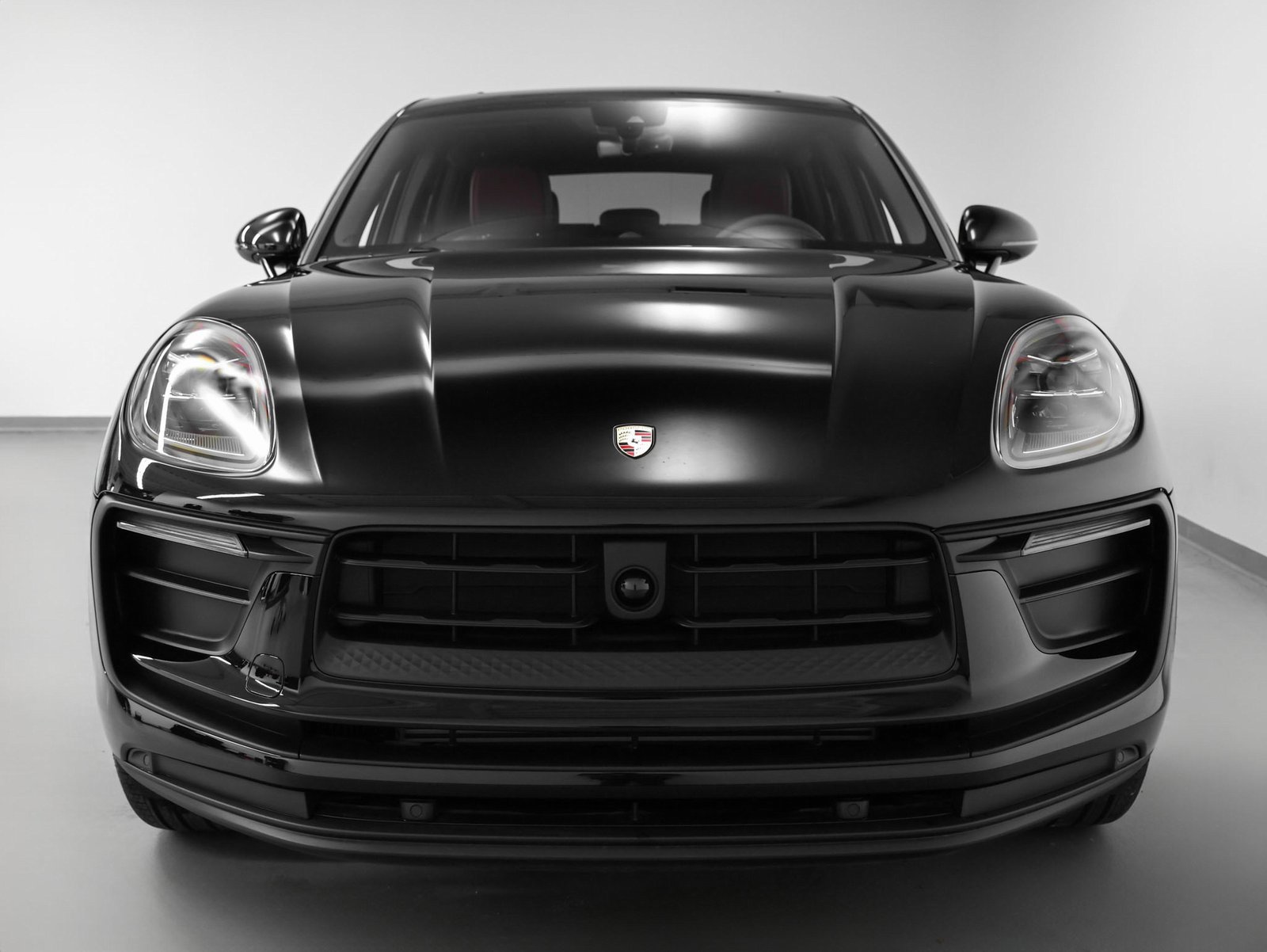 Used 2025 Porsche Macan image 8