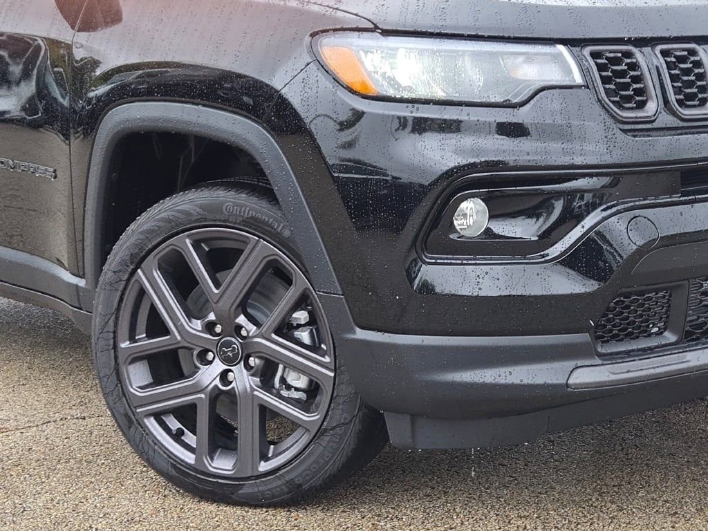 New 2026 Jeep Compass Limited w/ Limited Altitude Pack image 3