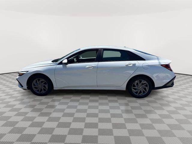 Used 2024 Hyundai Elantra SEL FWD image 6