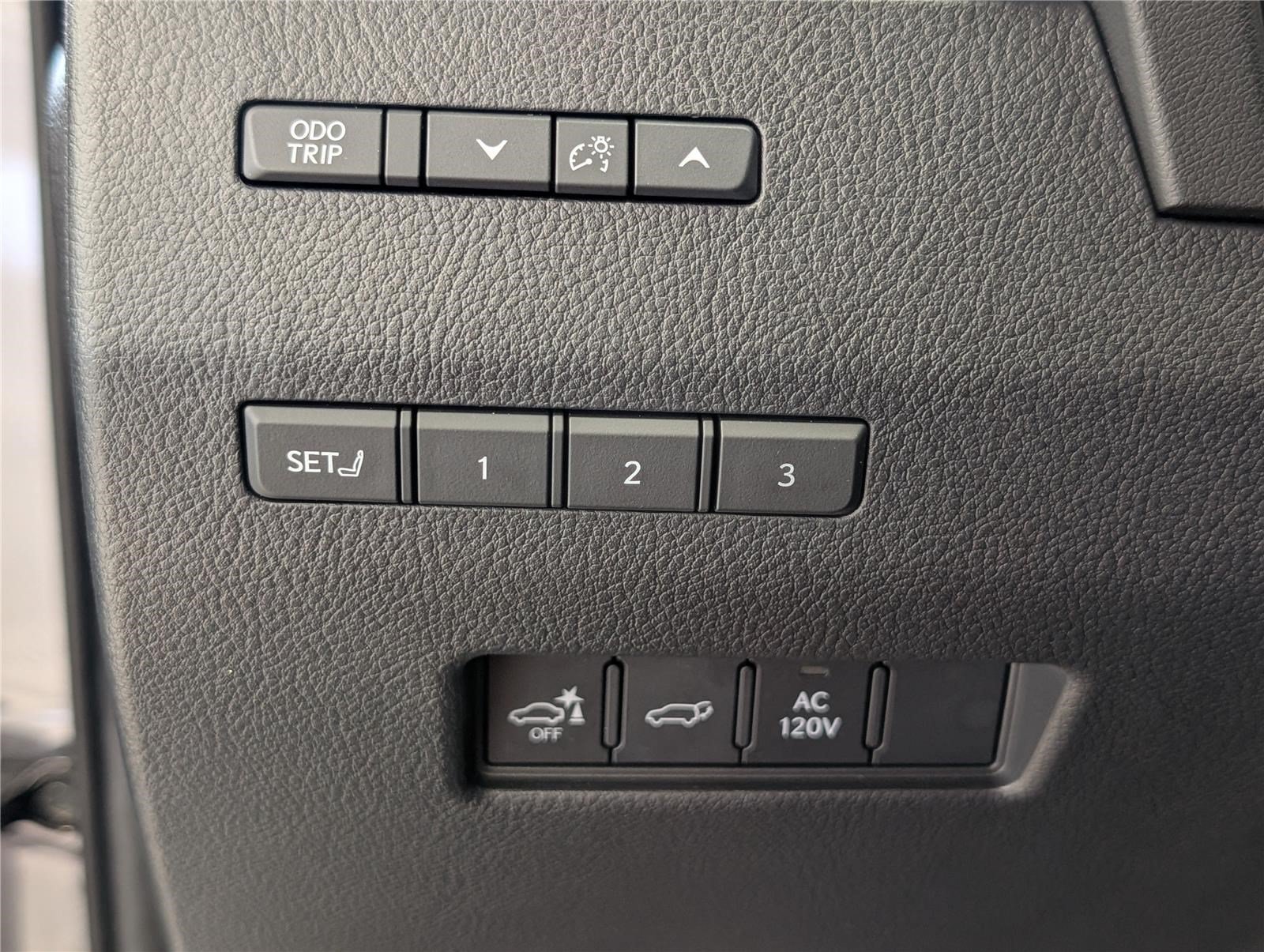 Used 2025 Lexus GX 550 w/ Accessory Package (2T) AWD/4WD image 24