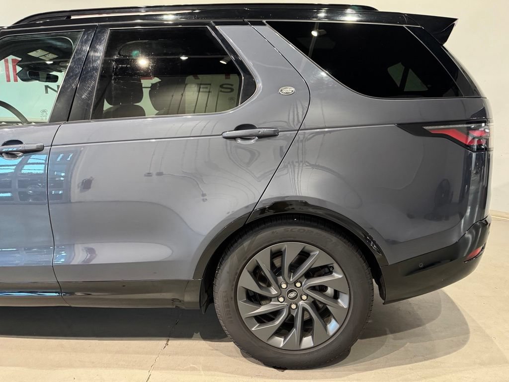 Used 2024 Land Rover Discovery Dynamic SE AWD/4WD image 4