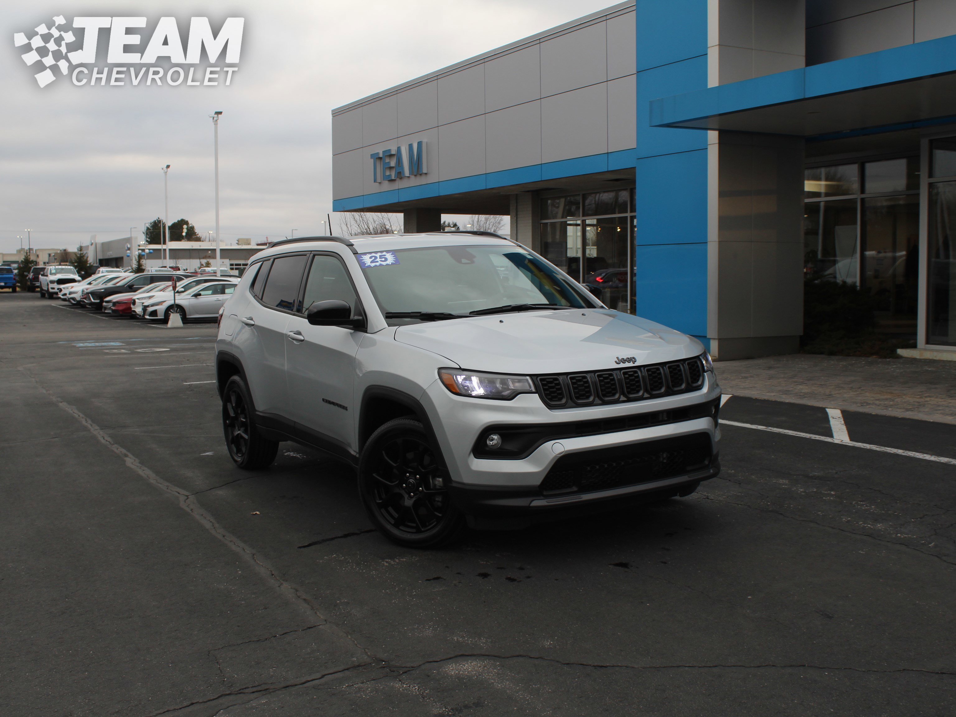 Used 2025 Jeep Compass Latitude w/ Altitude Special Edition image 2