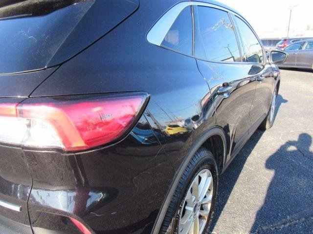 Used 2020 Ford Escape SE FWD image 10