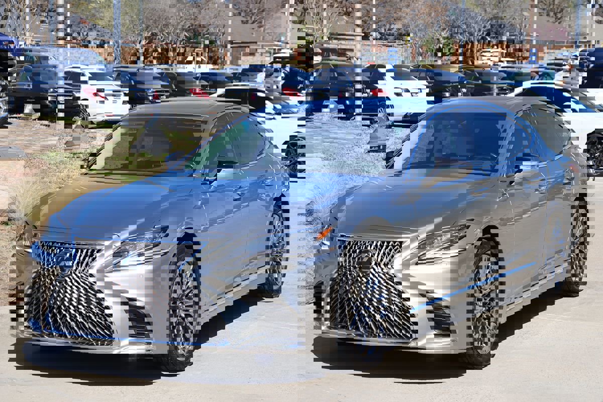 Used 2018 Lexus LS 500 w/ Interior Upgrade Package image 4