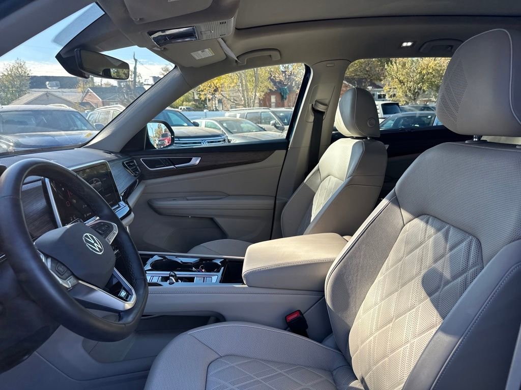 Used 2025 Volkswagen Atlas SEL Premium R-Line image 39