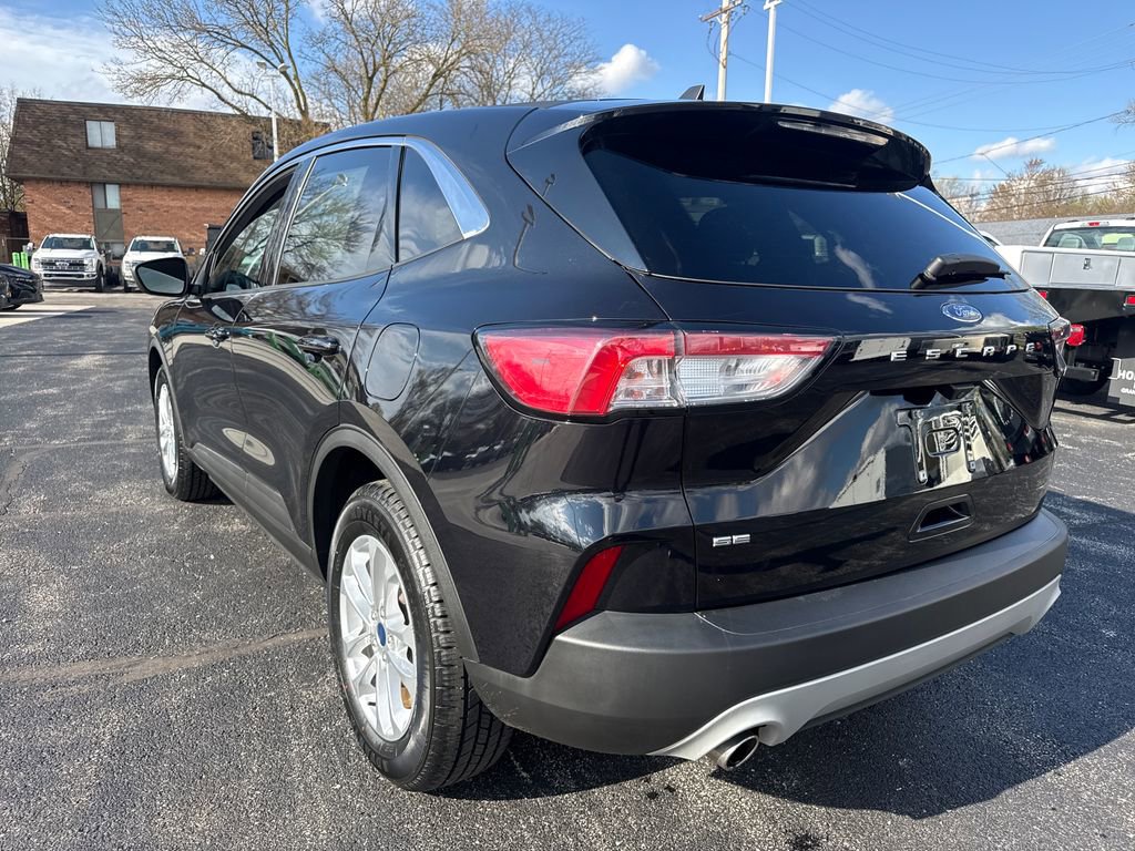 Used 2022 Ford Escape SE w/ Convenience Package FWD image 9