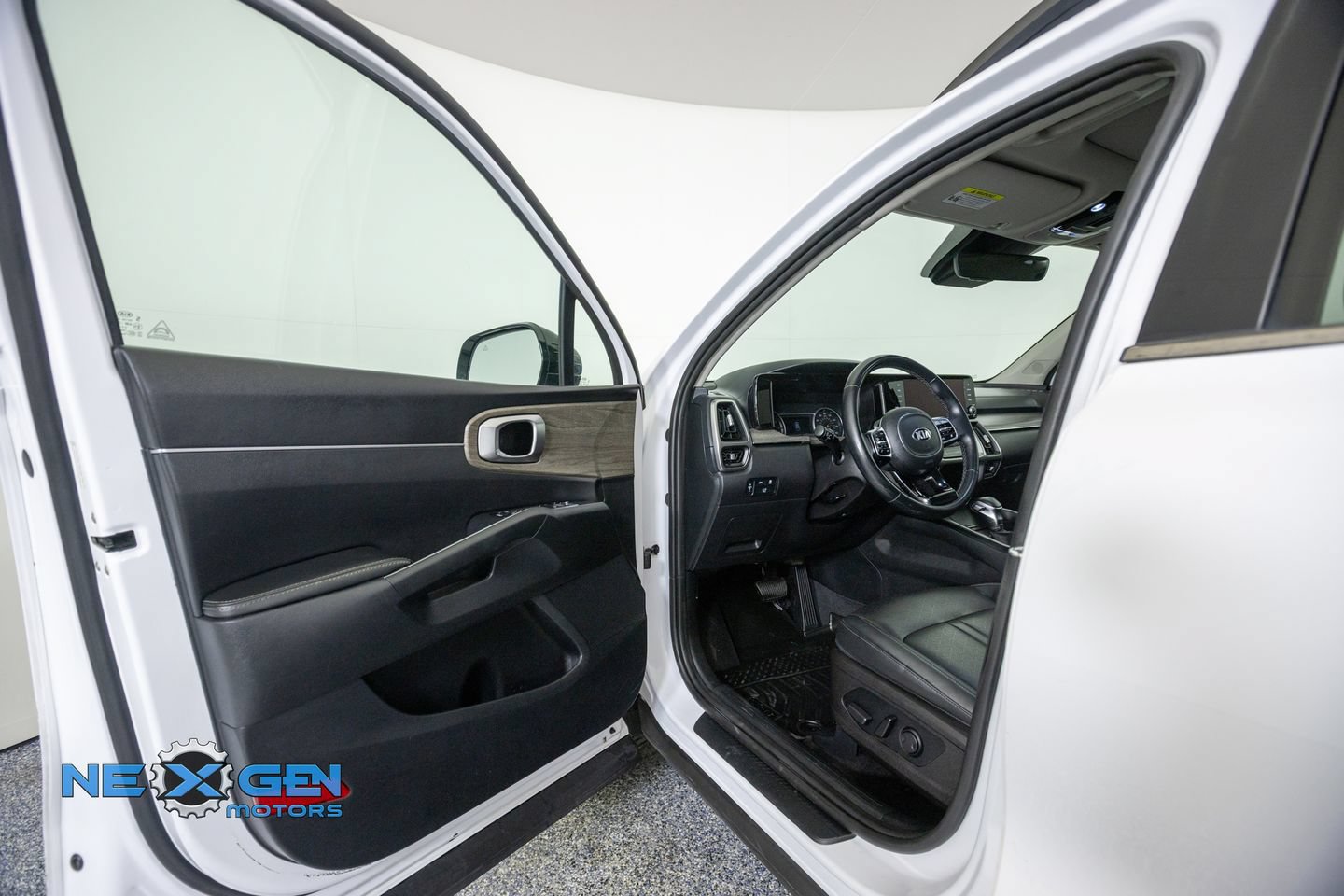 Used 2021 Kia Sorento EX w/ EX AWD X-Line Package image 9