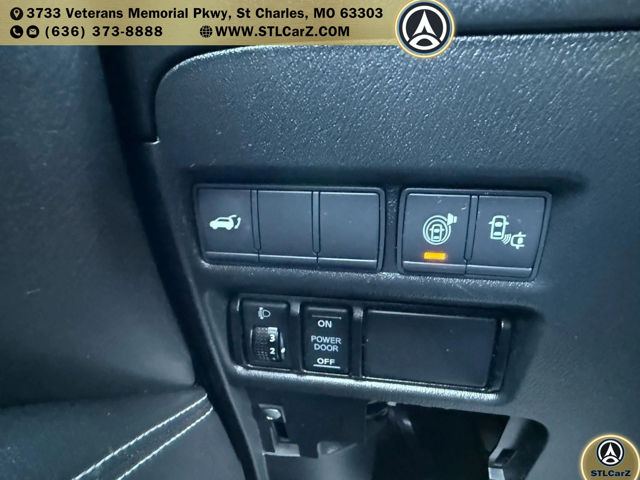 Used 2017 Nissan Armada Platinum w/ Interior Lighting Package RWD image 25