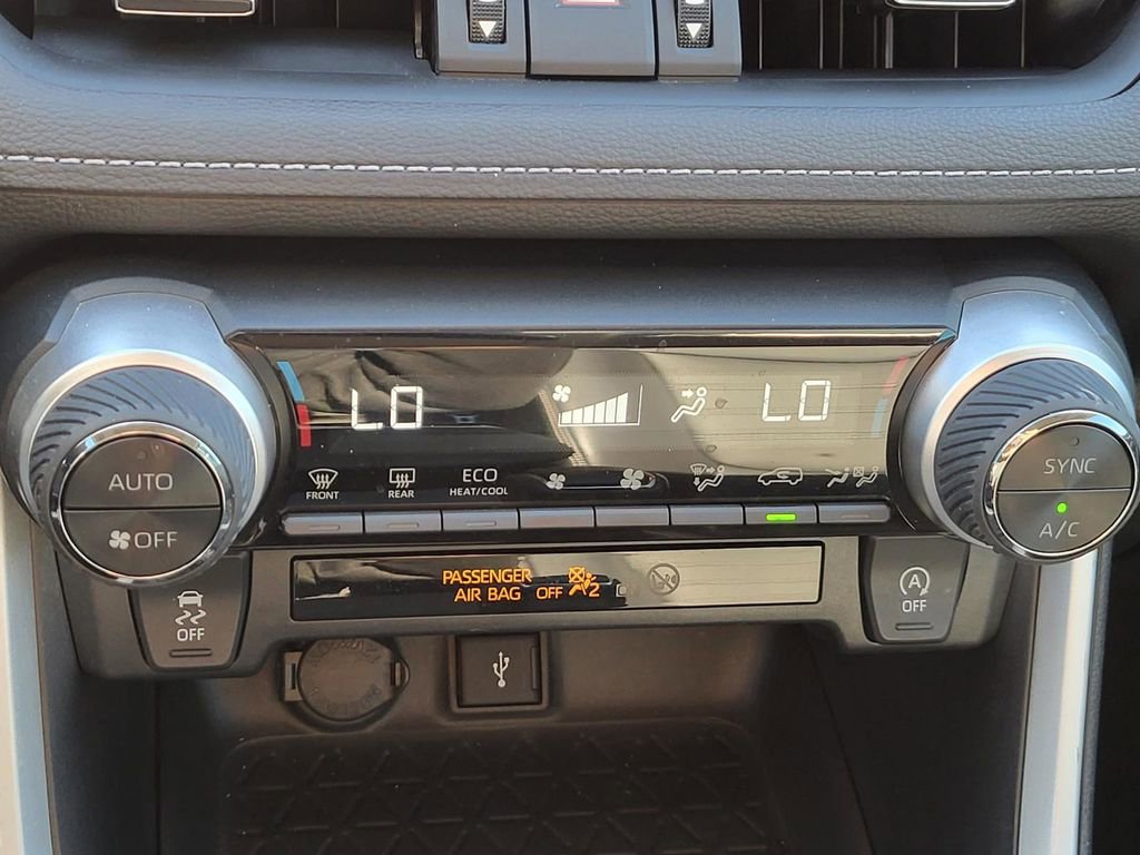 Used 2022 Toyota RAV4 XLE Premium image 26