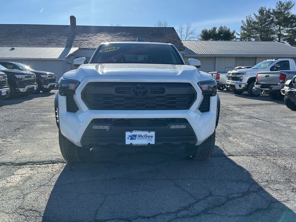 Used 2024 Toyota Tacoma TRD Off-Road image 2