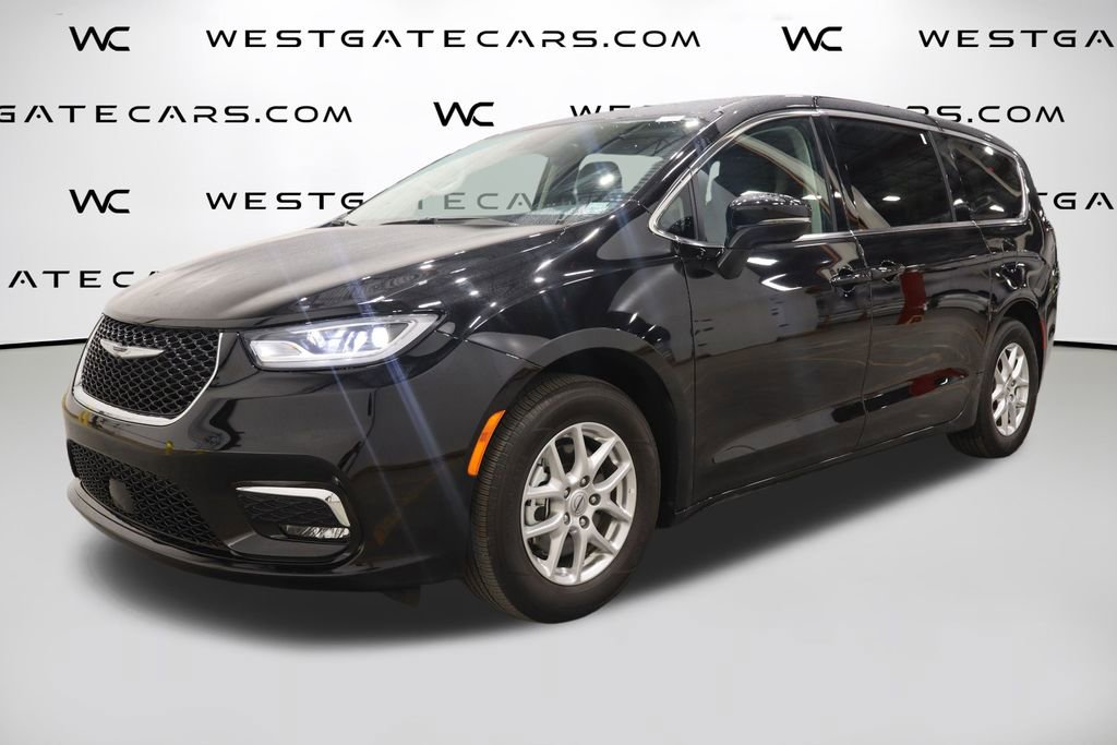 Used 2024 Chrysler Pacifica Touring-L image 1