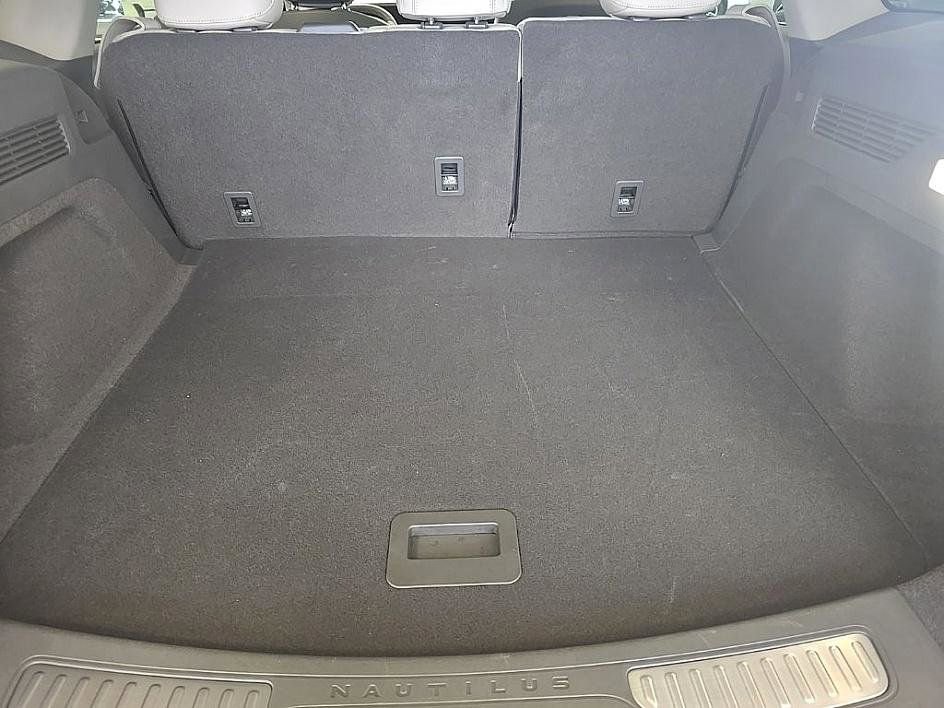 Used 2025 Lincoln Nautilus Reserve image 32