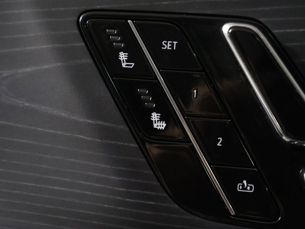 Used 2024 Cadillac Lyriq Luxury RWD image 37