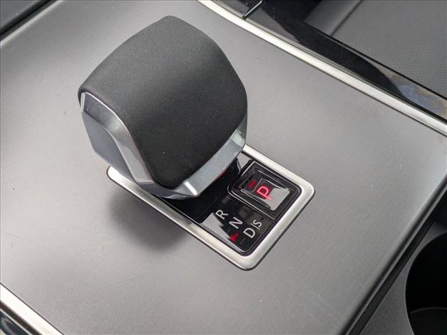 Used 2025 Land Rover Range Rover Velar Dynamic SE image 12