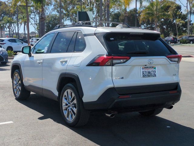 Used 2021 Toyota RAV4 XLE Premium image 8