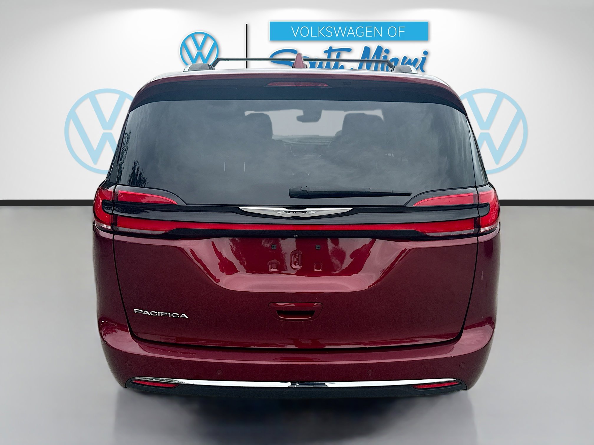 Used 2021 Chrysler Pacifica Touring-L w/ Premium & Safety Sphere Group FWD image 6