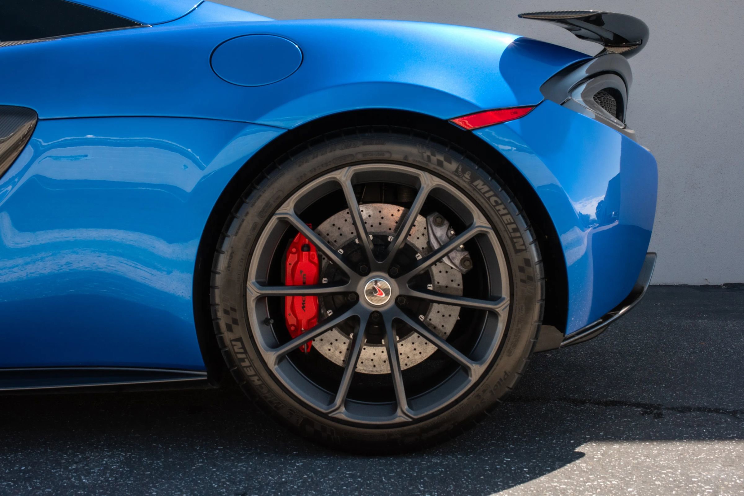 Used 2018 McLaren 570S Spider RWD image 36