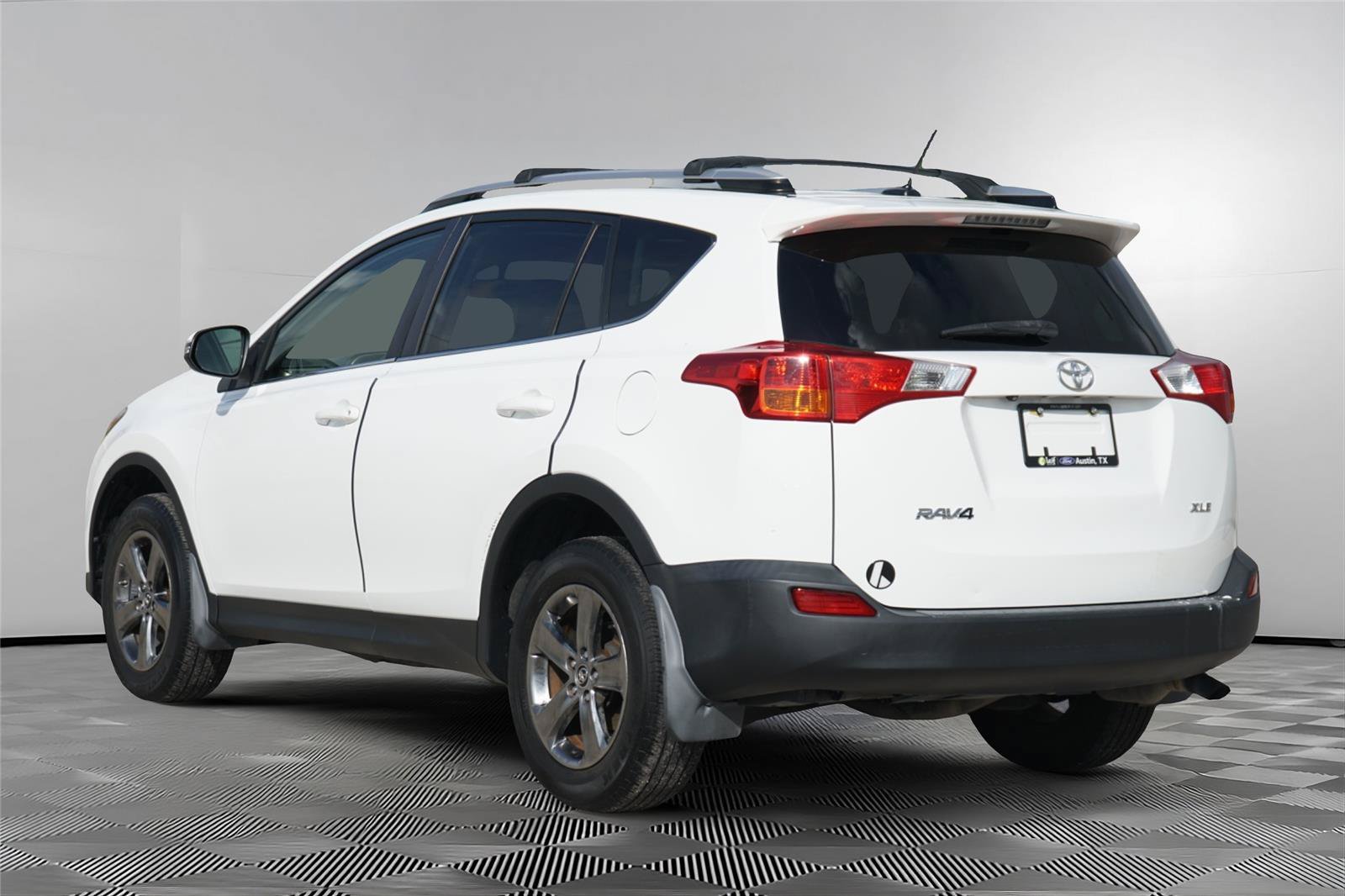 Used 2015 Toyota RAV4 XLE FWD image 6