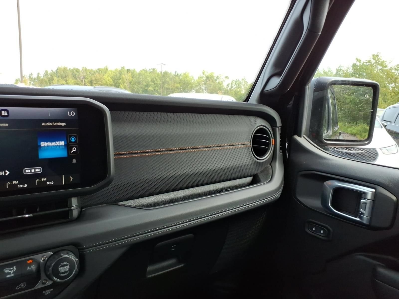 Used 2026 Jeep Gladiator Mojave AWD/4WD image 26