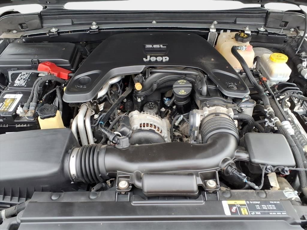 Used 2018 Jeep Wrangler Unlimited Sahara image 27