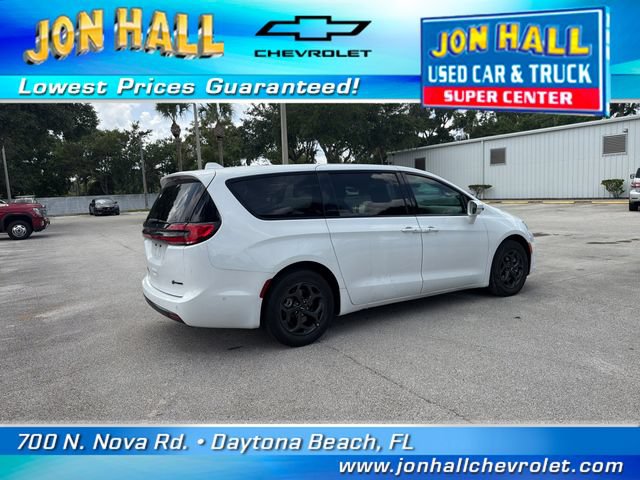 Used 2022 Chrysler Pacifica Touring-L w/ Uconnect Theater Family Group FWD image 9