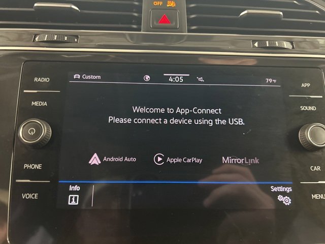 Used 2022 Volkswagen Tiguan SE w/ Panoramic Sunroof Package image 18