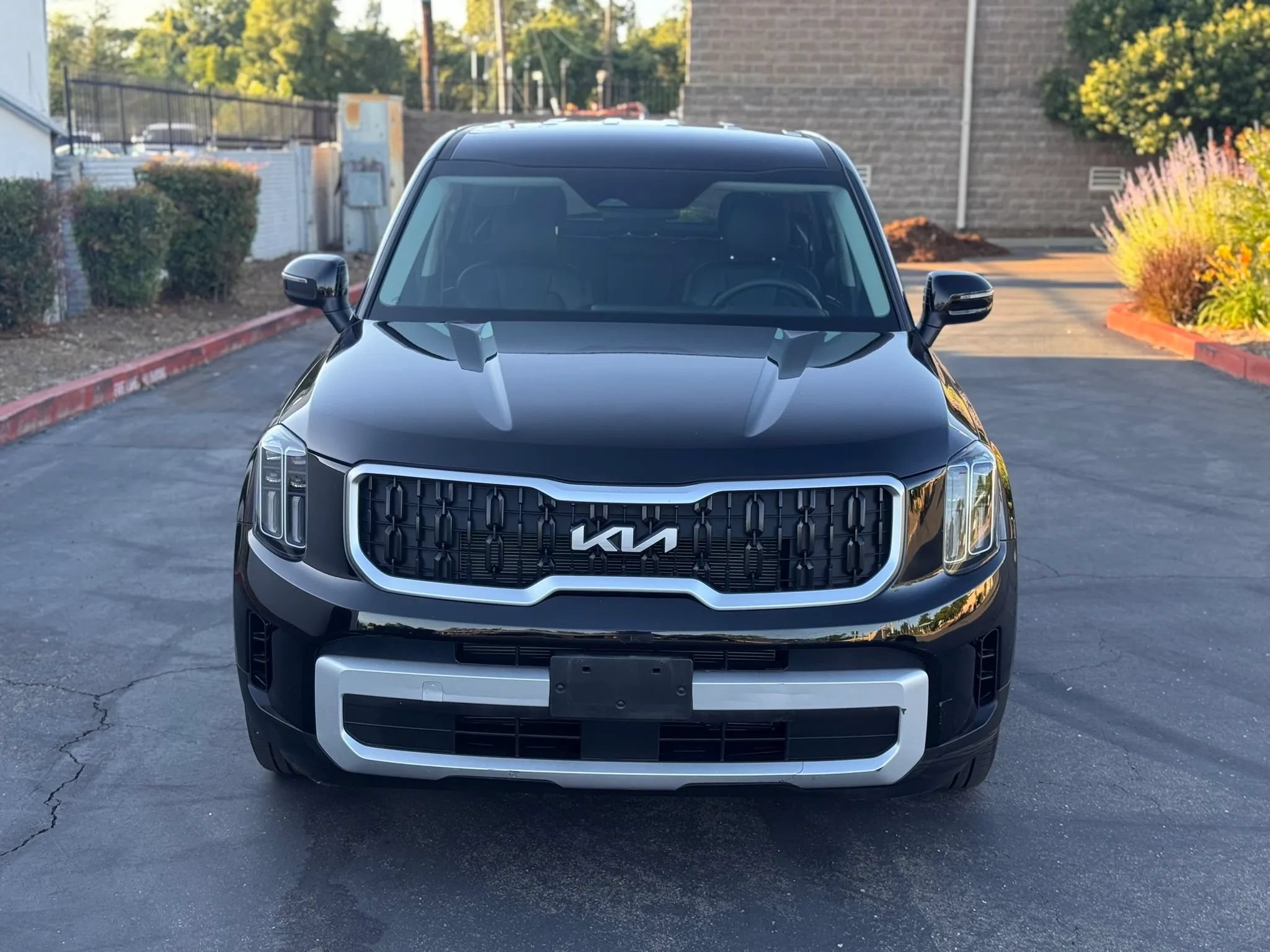 Used 2025 Kia Telluride LX FWD image 9
