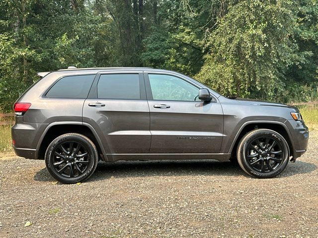 Used 2021 Jeep Grand Cherokee Laredo X AWD/4WD image 10