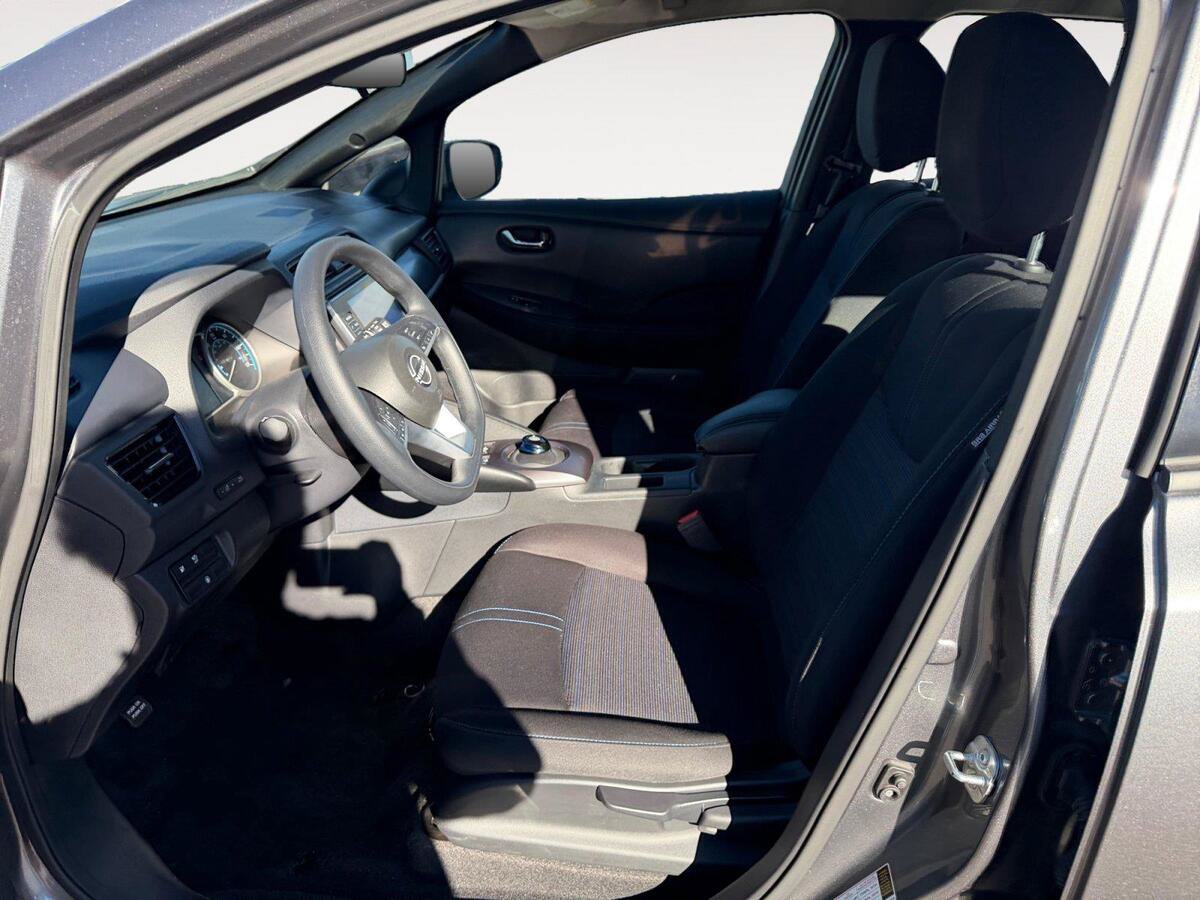 Used 2025 Nissan Leaf S FWD image 9