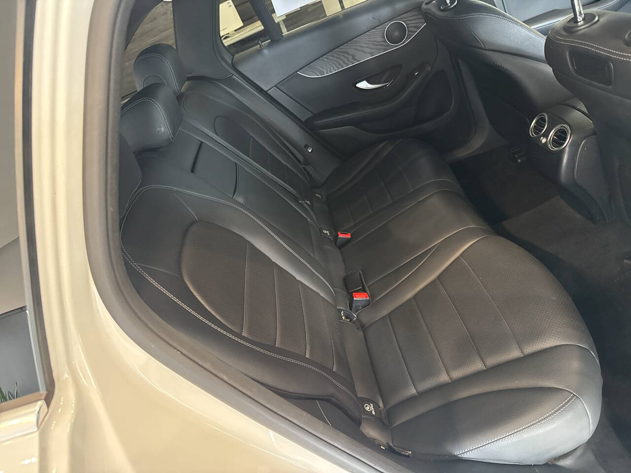 Used 2018 Mercedes-Benz GLC 300 4MATIC w/ Premium Package image 22