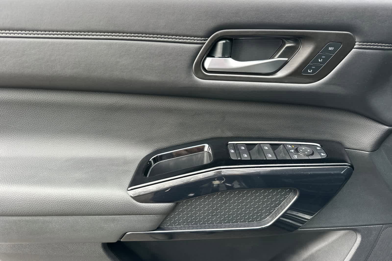 New 2026 Nissan Pathfinder Platinum image 12