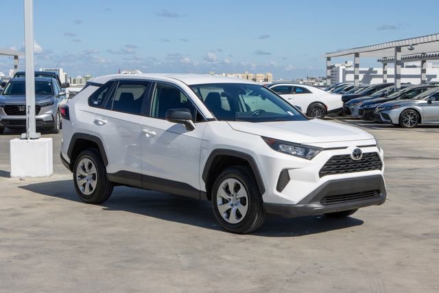 Used 2022 Toyota RAV4 LE AWD/4WD image 3