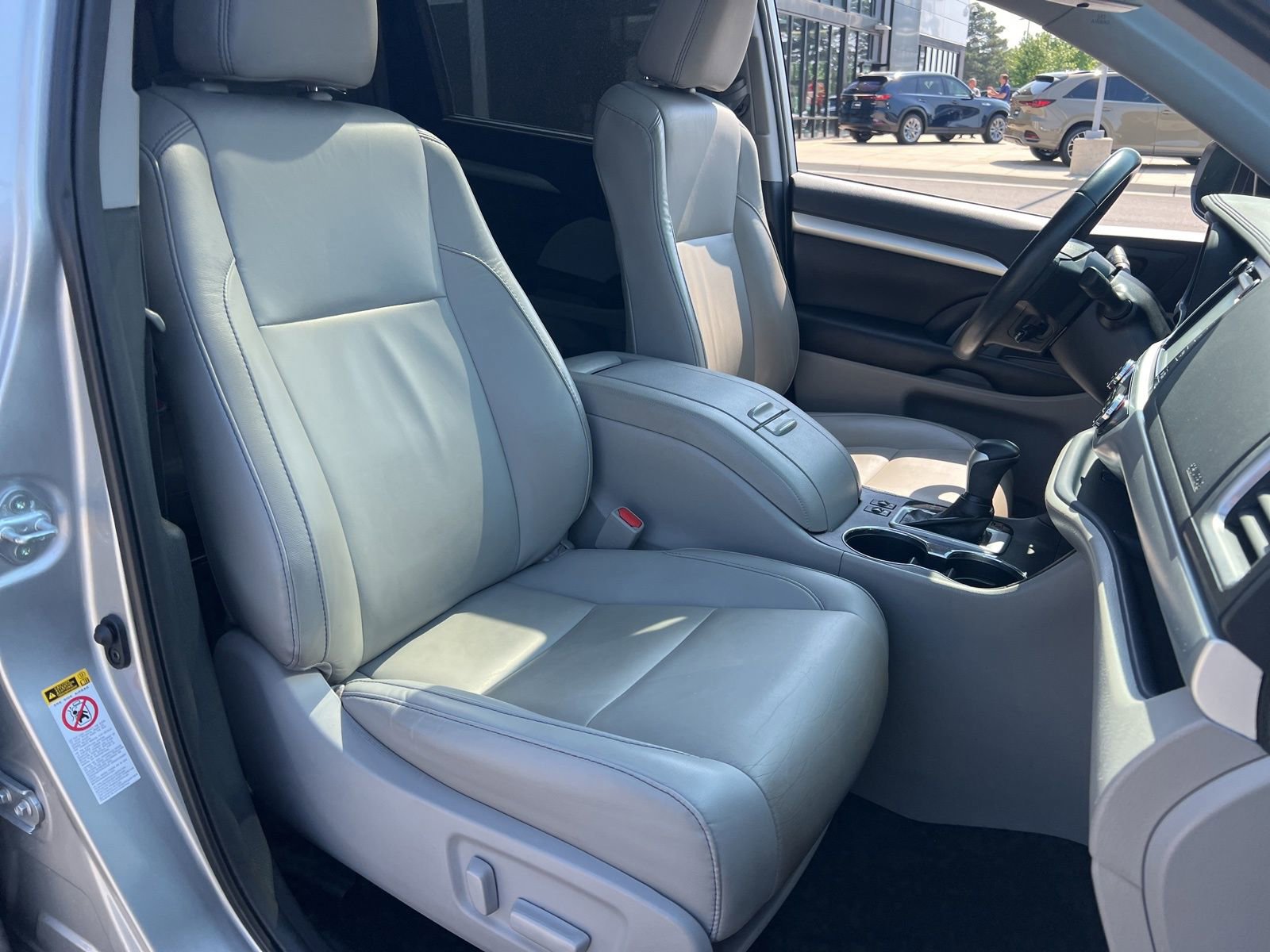 Used 2019 Toyota Highlander XLE FWD image 39