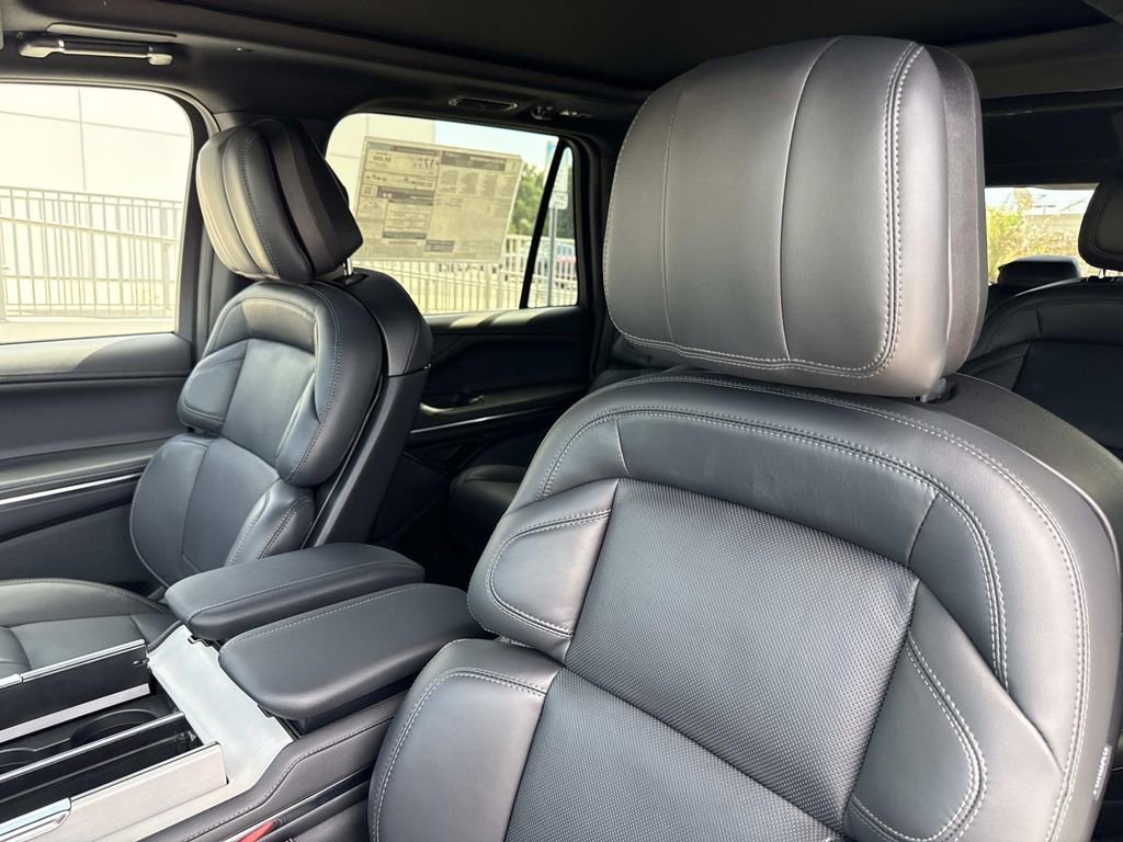 New 2026 Lincoln Navigator Reserve w/ Jet Appearance Package AWD/4WD image 22