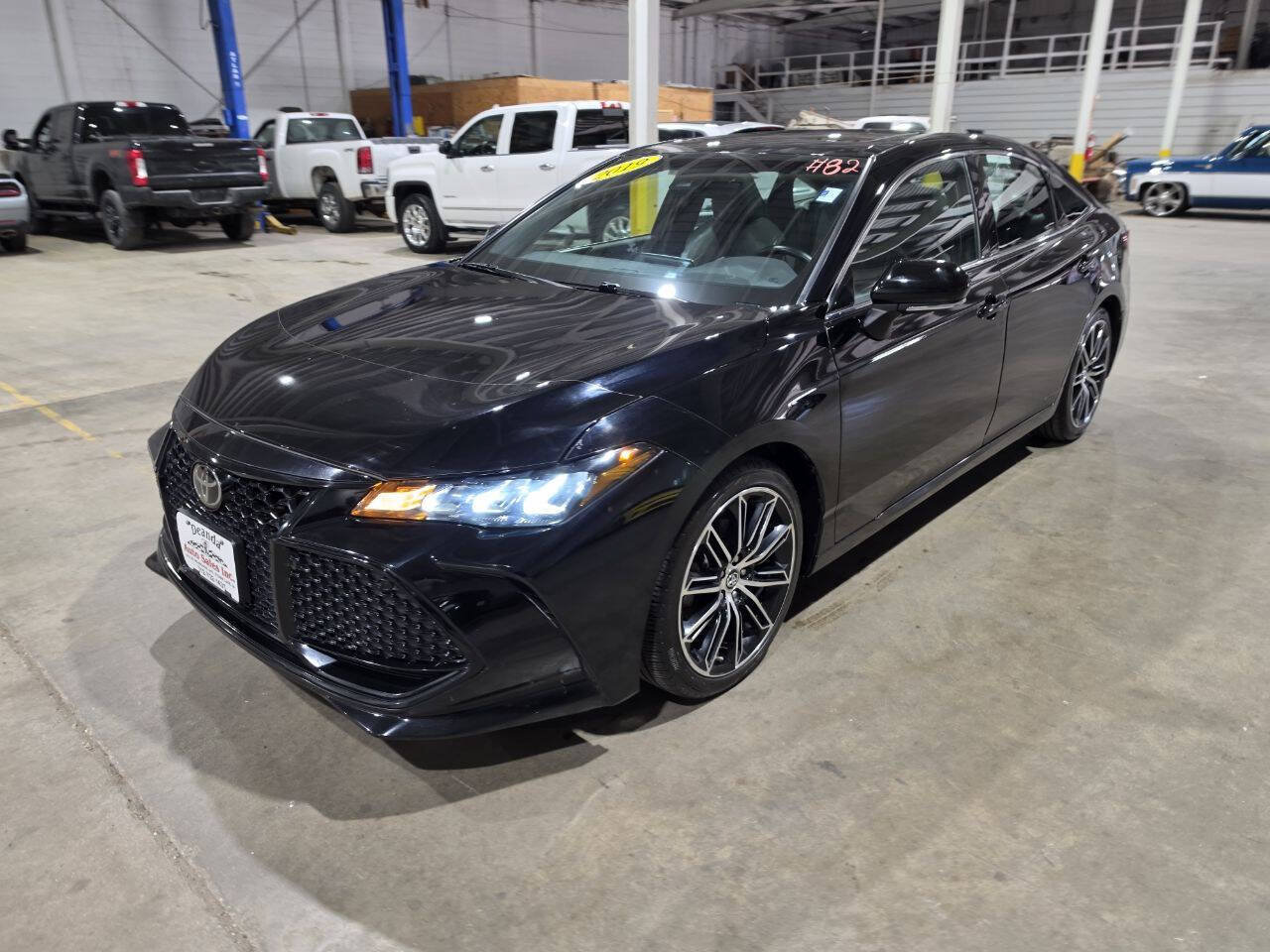 Used 2019 Toyota Avalon XSE w/ All Weather Liner Package FWD image 2