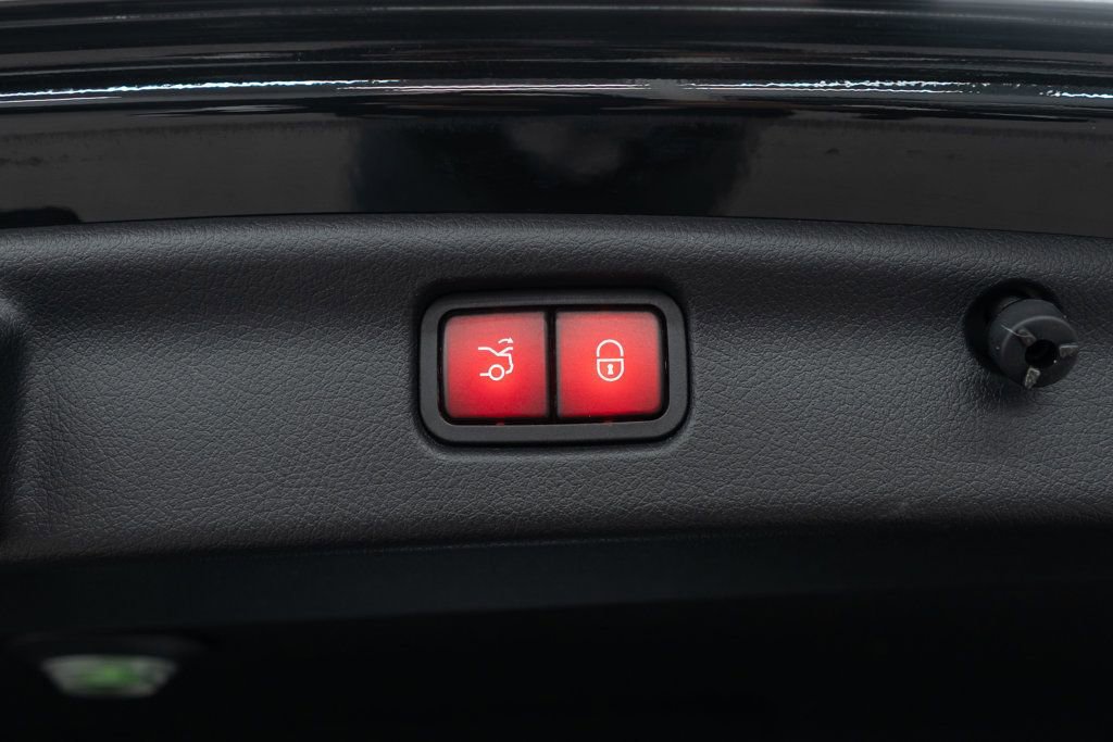 Used 2023 Mercedes-Benz C 300 C 300 4MATIC Sedan w/ Pinnacle Trim Package image 33