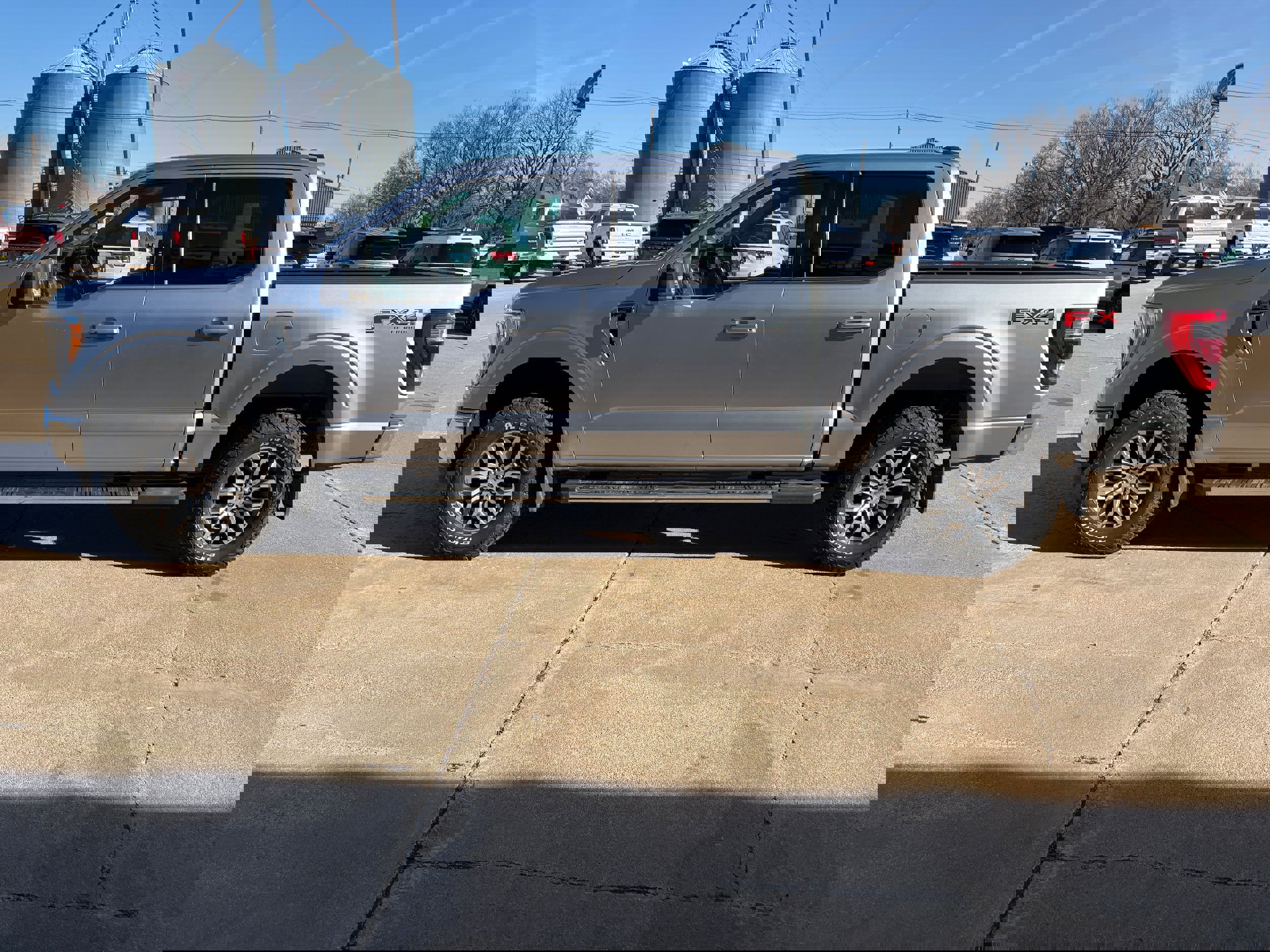 Used 2021 Ford F150 Lariat w/ Equipment Group 501A Mid image 7