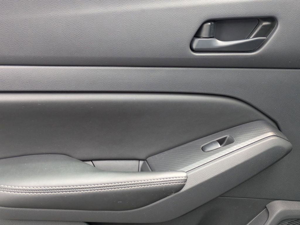 Used 2025 Nissan Altima 2.5 SV FWD image 24