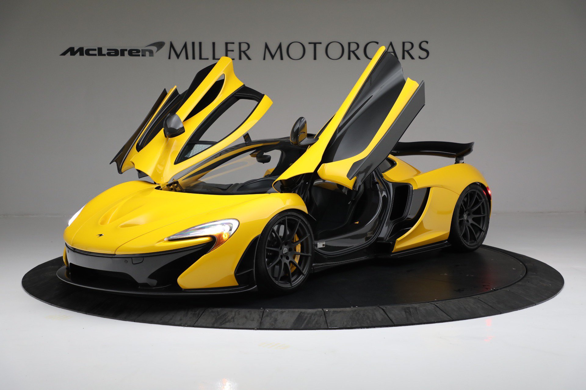 Used 2015 McLaren P1 RWD image 13