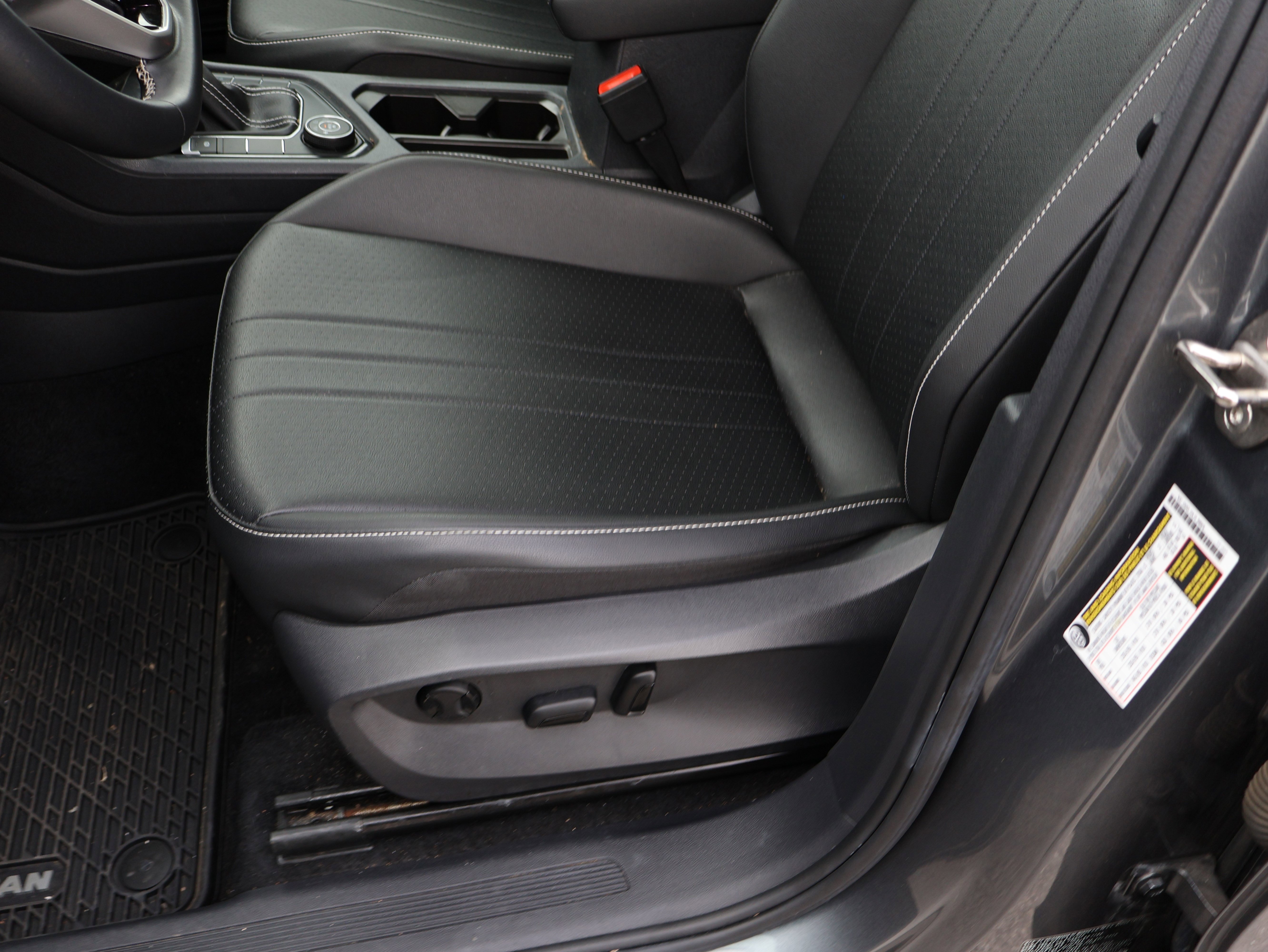 Used 2023 Volkswagen Tiguan SE image 37