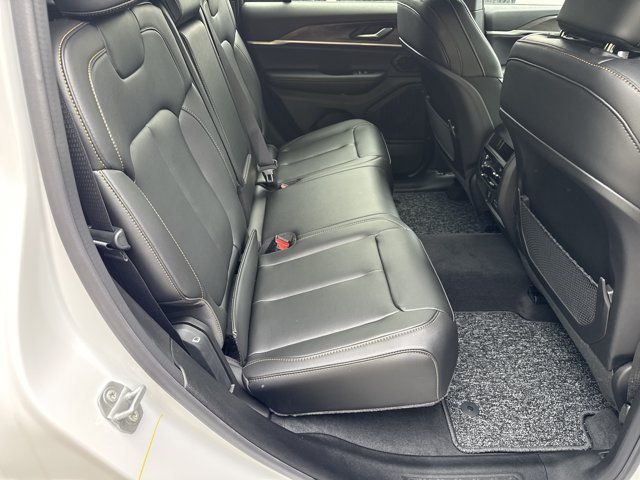 New 2026 Jeep Grand Cherokee Limited AWD/4WD image 13