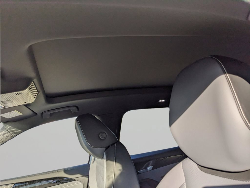 New 2026 Volkswagen Tiguan SE R-Line FWD image 19