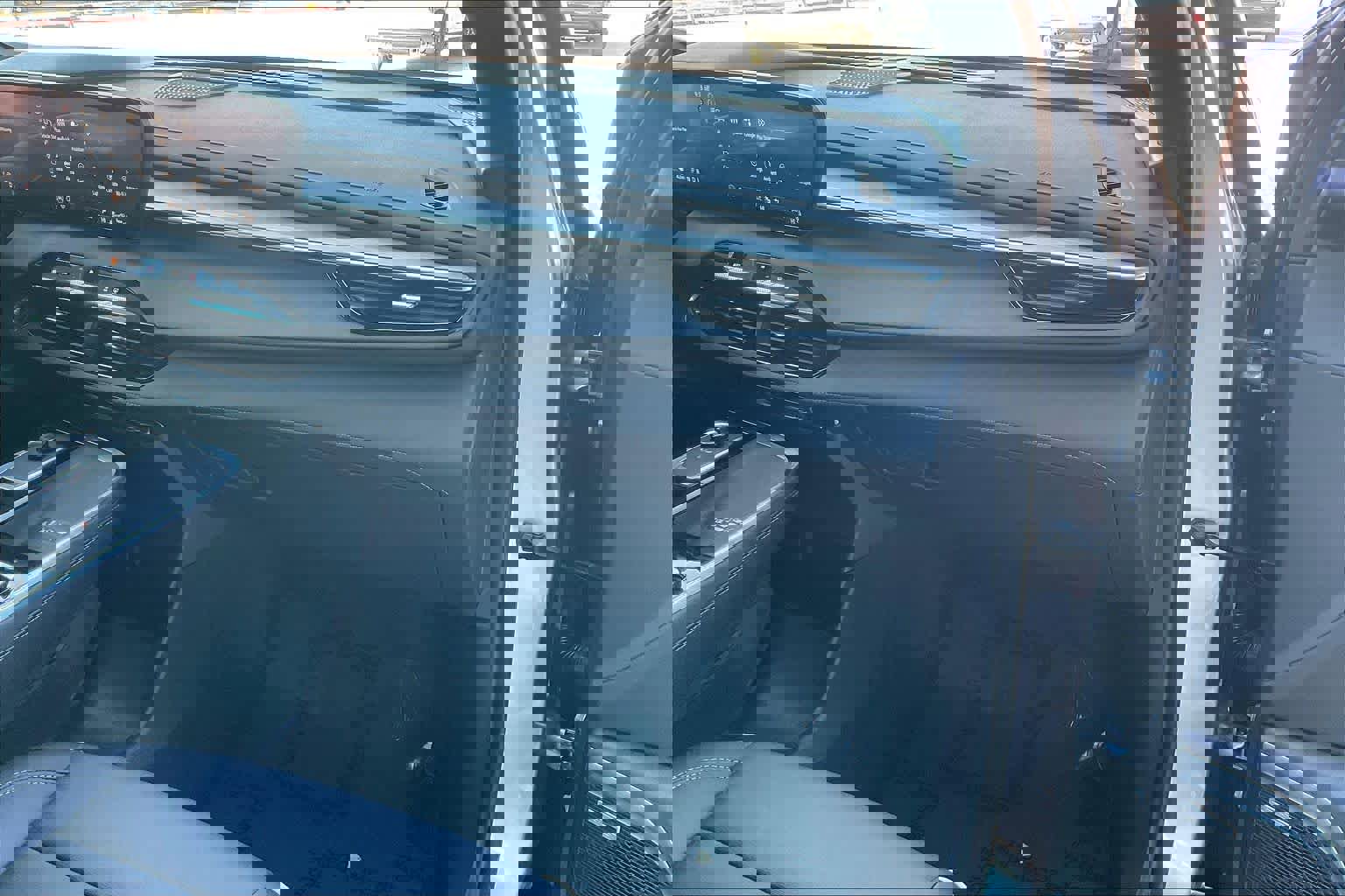 Used 2025 Buick Enclave Preferred image 17