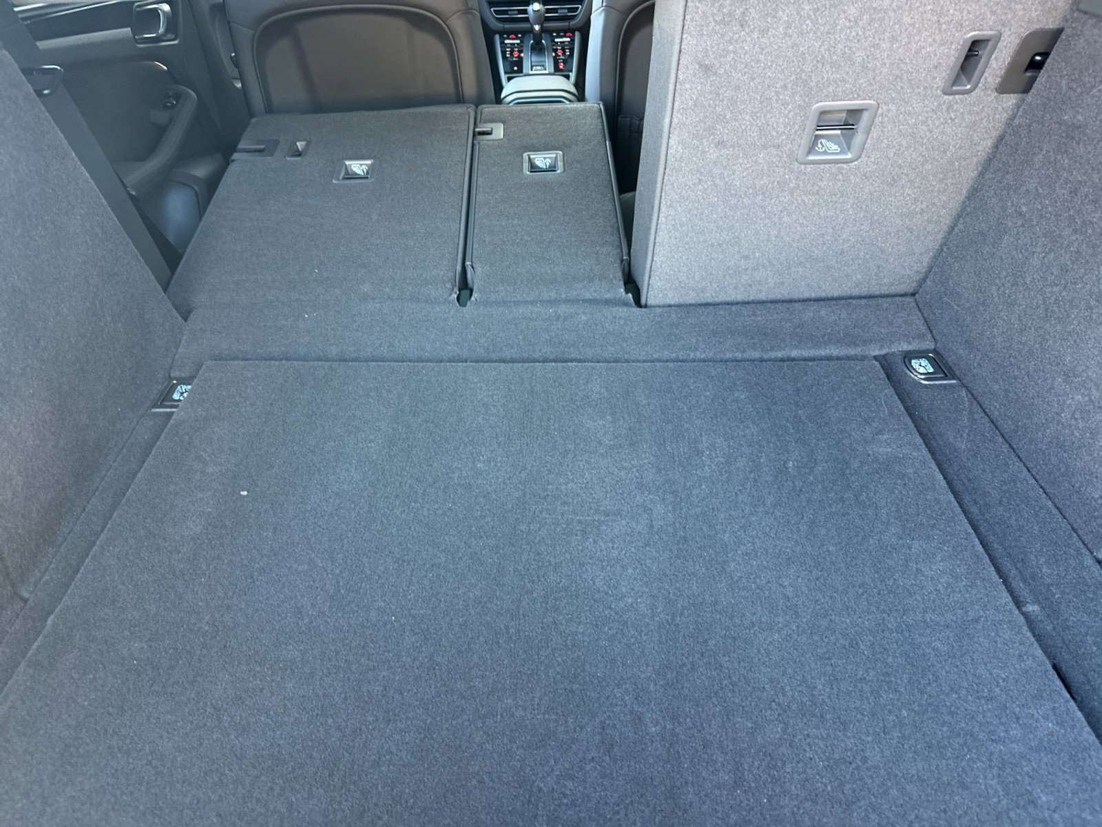 Used 2022 Porsche Macan w/ Premium Package Plus image 15