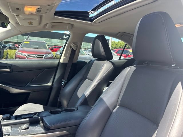 Used 2017 Lexus IS 200t RWD image 9