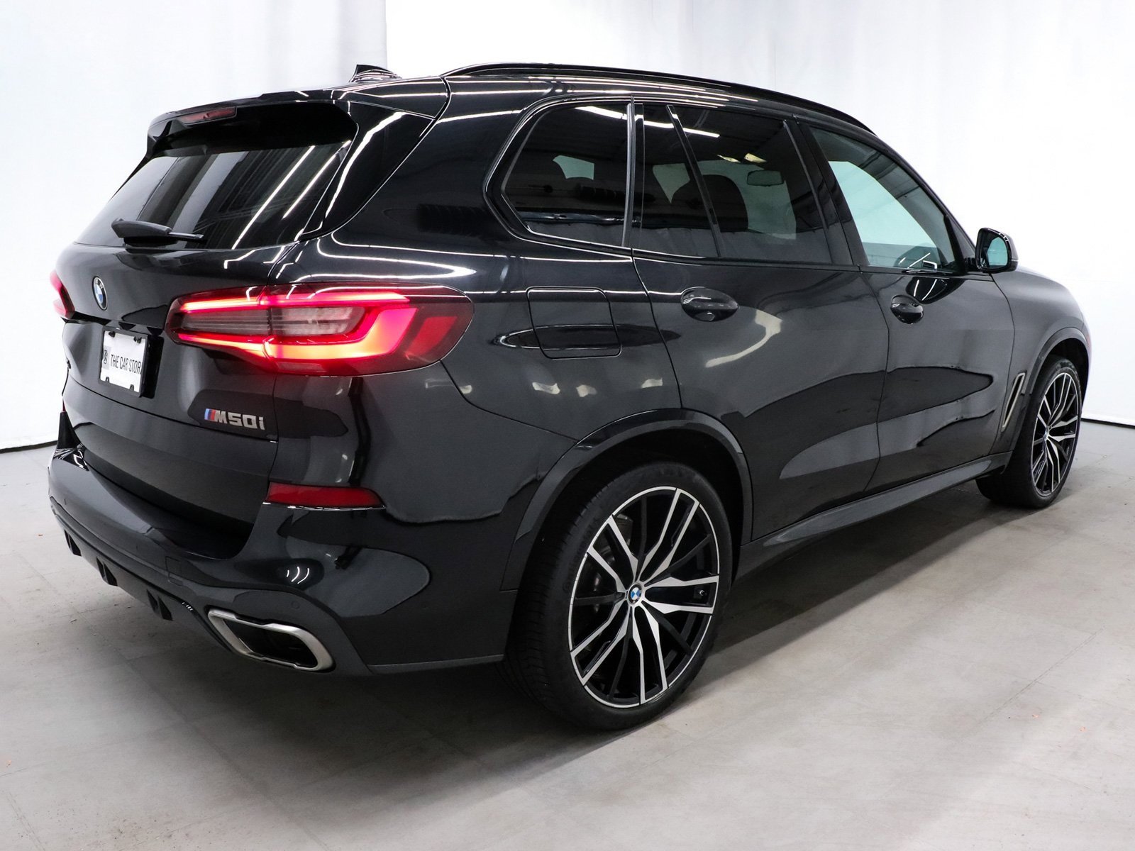 Used 2022 BMW X5 M50i w/ Executive Package image 6