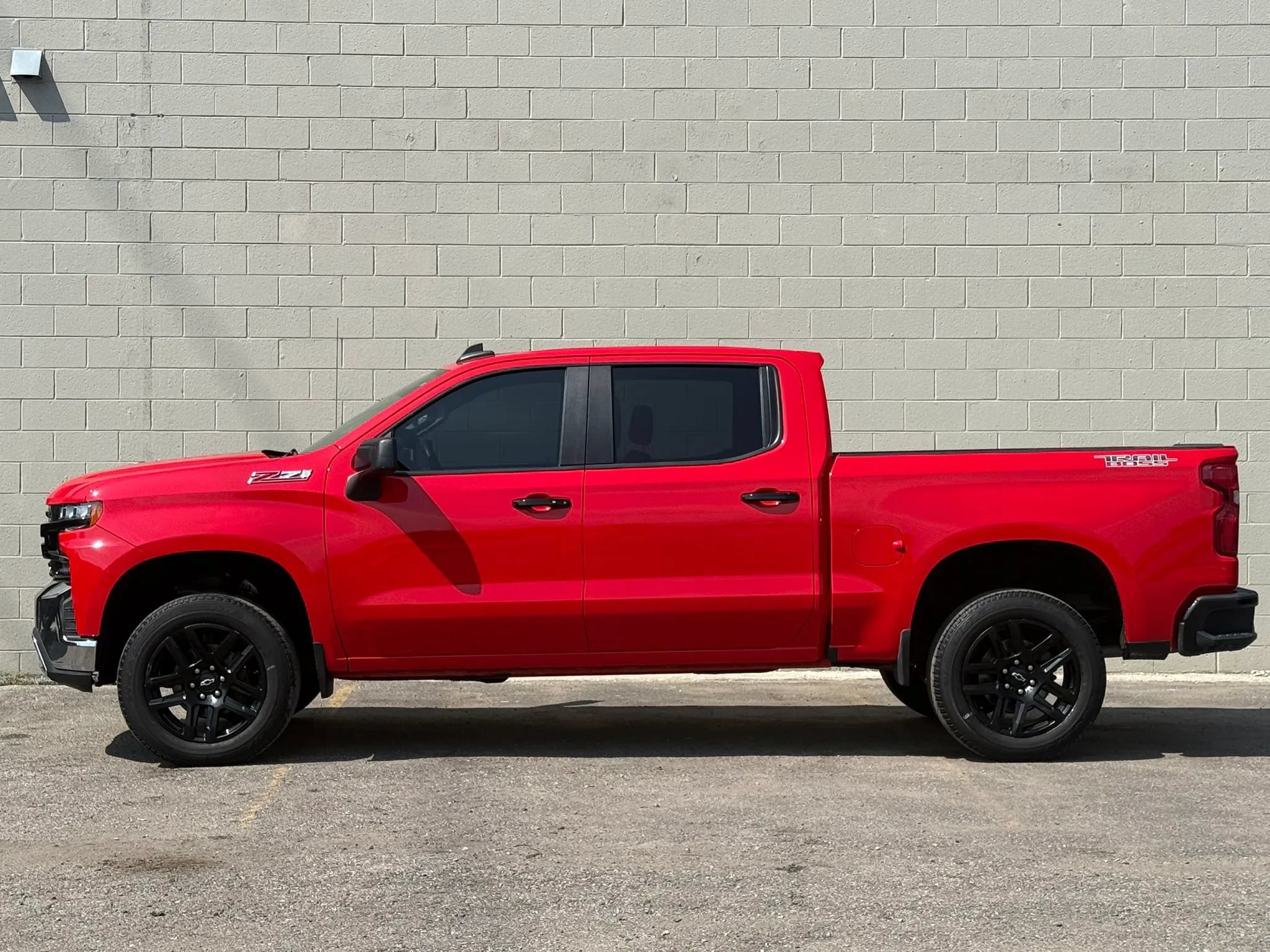 Used 2021 Chevrolet Silverado 1500 LT Trail Boss w/ Convenience Package II AWD/4WD image 3